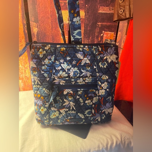 Vera Bradley Multicolor flower patter crossbody purse - Picture 4 of 6